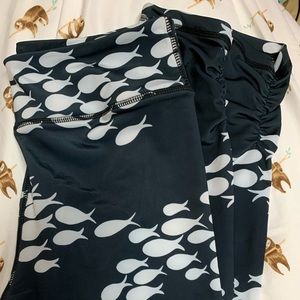 Ava sky fit fish print leggings